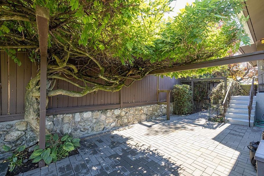 424 W Queens Road North Vancouver, BC - 5