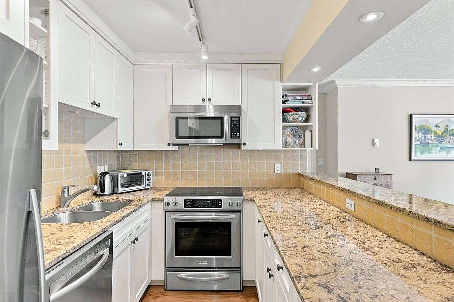308 3788 W 8th Avenue Vancouver, BC - 11