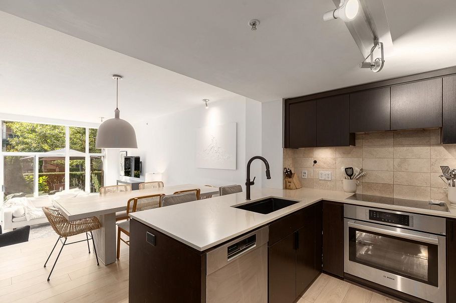 14 166 W 13th Street North Vancouver, BC - 20
