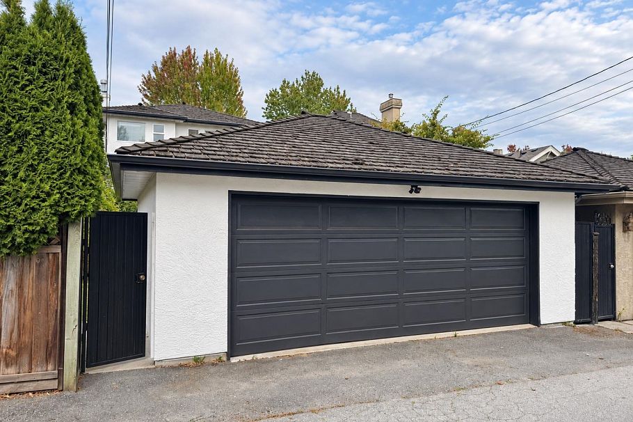 2726 W 42nd Avenue Vancouver, BC - 25