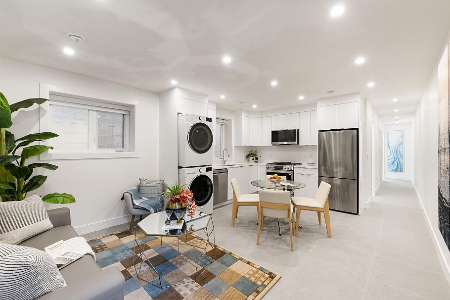 806 Montroyal Boulevard North Vancouver, BC - 40