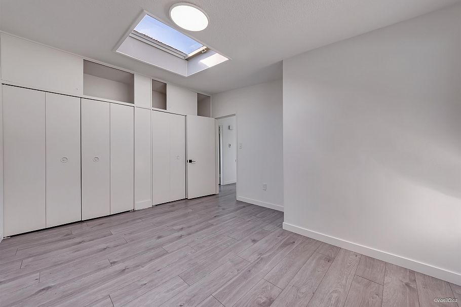 667 Plymouth Drive North Vancouver, BC - 16