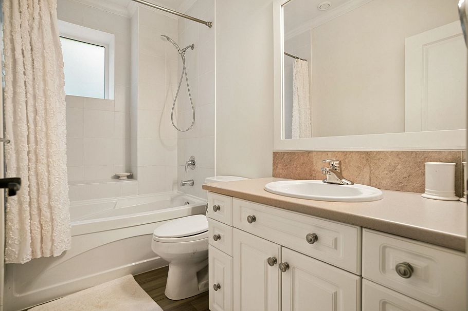 5562 Crown Street Vancouver, BC - 26