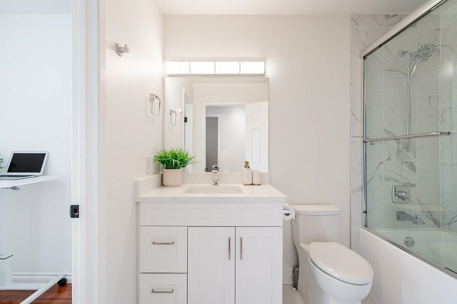 34 900 17th Street North Vancouver, BC - 27