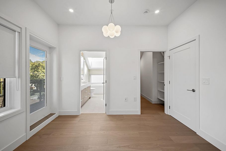 2868 Semlin Drive Vancouver, BC - 33