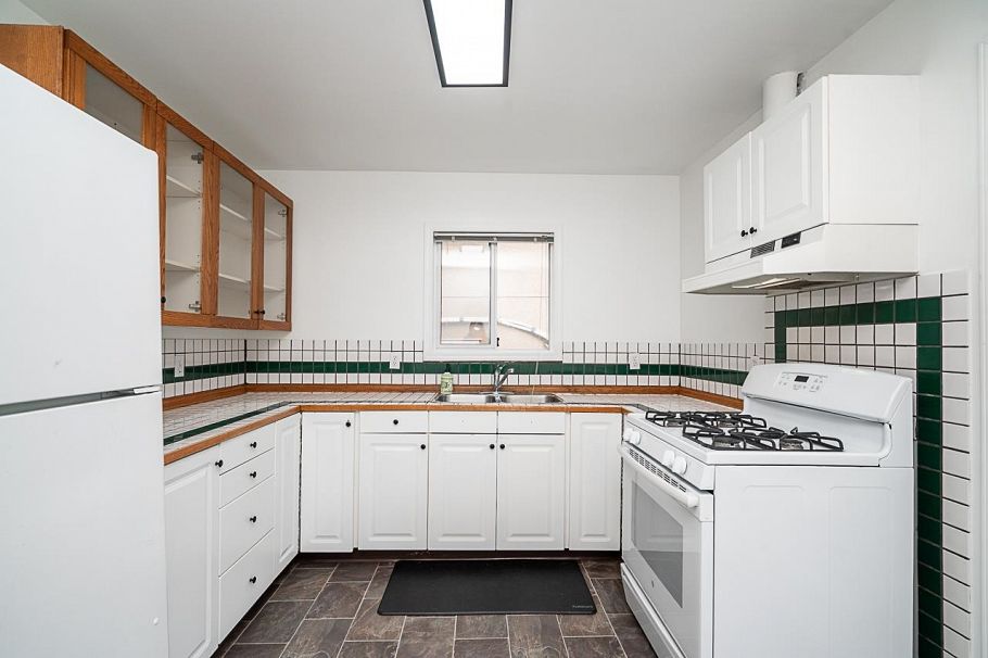 2948 Grant Street Vancouver, BC - 9