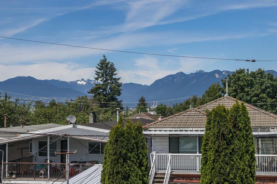 2087 E 26th Avenue Vancouver, BC - 35