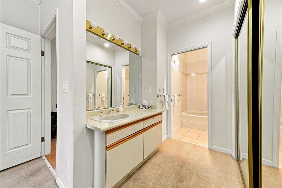 403 121 W 29th Street North Vancouver, BC - 19