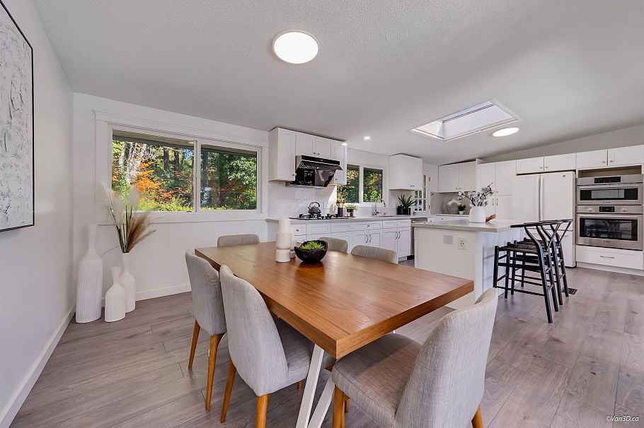 667 Plymouth Drive North Vancouver, BC - 3