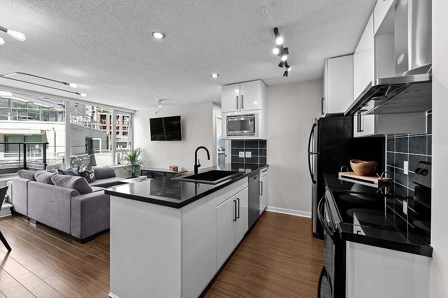 306 633 Abbott Street Vancouver, BC - 3
