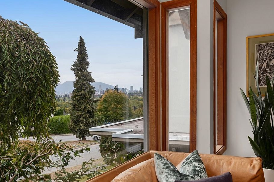 3524 W 16th Avenue Vancouver, BC - 3