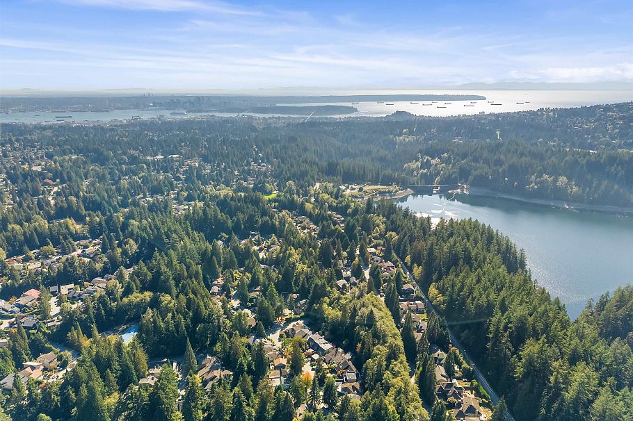 5520 Huckleberry Lane North Vancouver, BC - 40