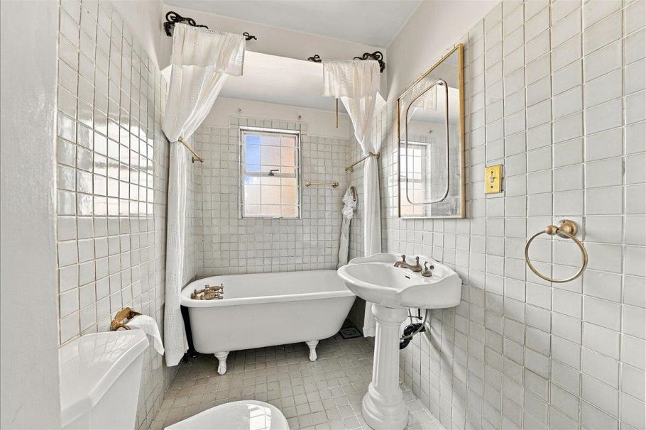 2219 E 25th Avenue Vancouver, BC - 28
