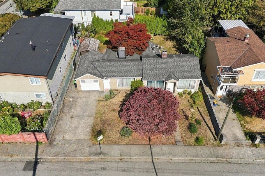 2219 E 25th Avenue Vancouver, BC - 2