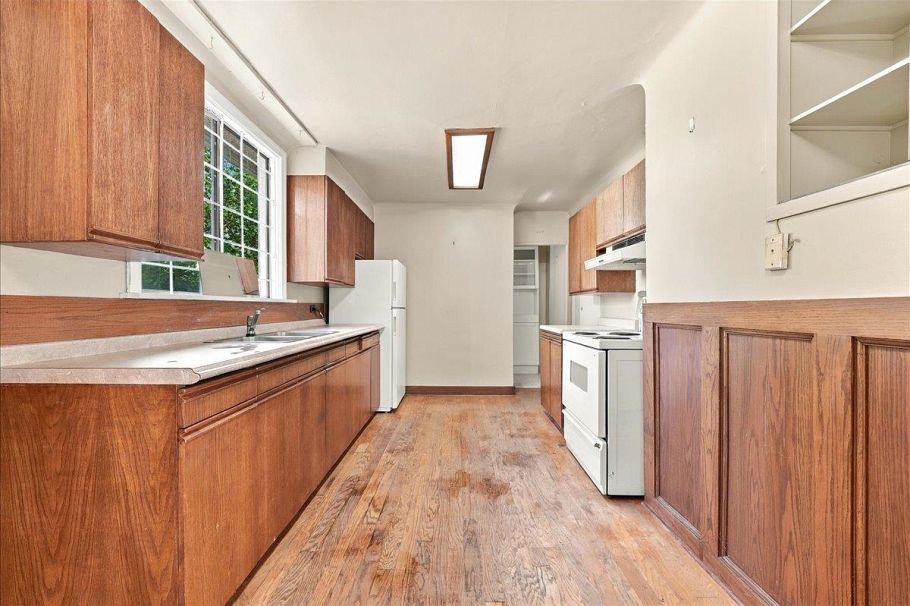2219 E 25th Avenue Vancouver, BC - 30