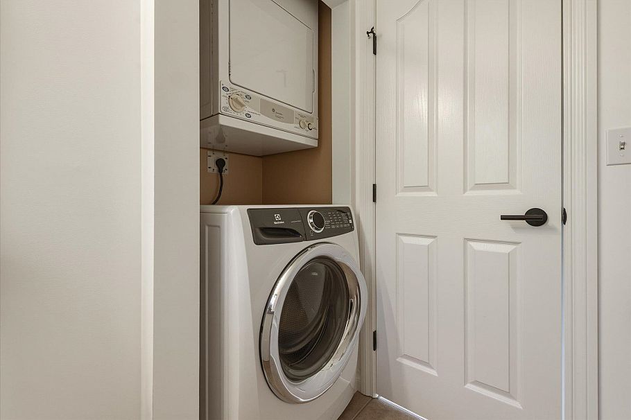 1073 E Pender Street Vancouver, BC - 29