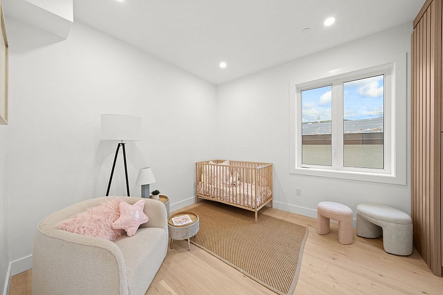 1 1967 E 13th Avenue Vancouver, BC - 27
