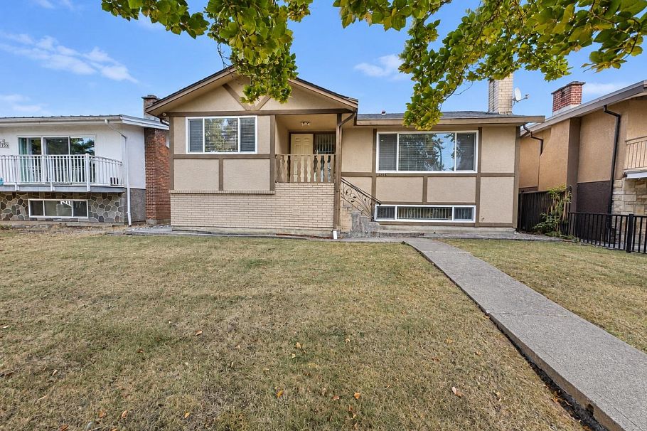 1215 E 48th Avenue Vancouver, BC - 2