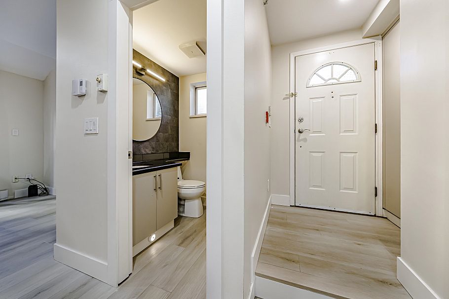 1 1328 W 73rd Avenue Vancouver, BC - 4