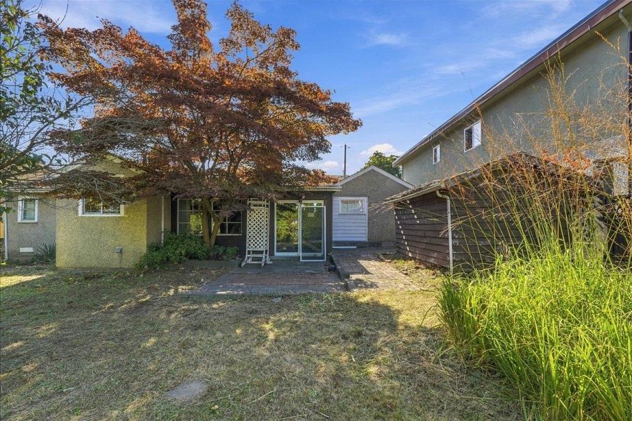 2219 E 25th Avenue Vancouver, BC - 16