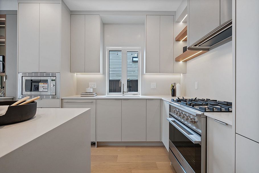 2 2211 William Street Vancouver, BC - 7