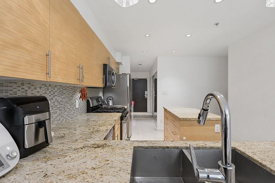 204 2832 Capilano Road North Vancouver, BC - 13