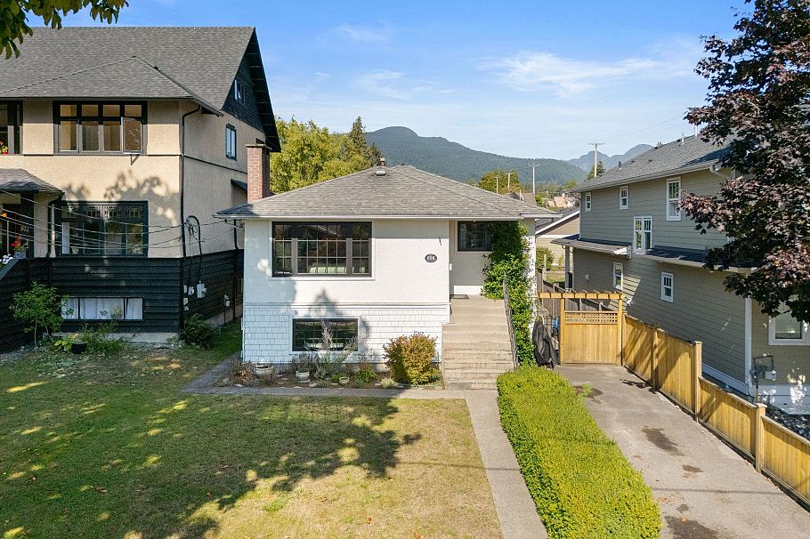 626 E 13th Street North Vancouver, BC - 1