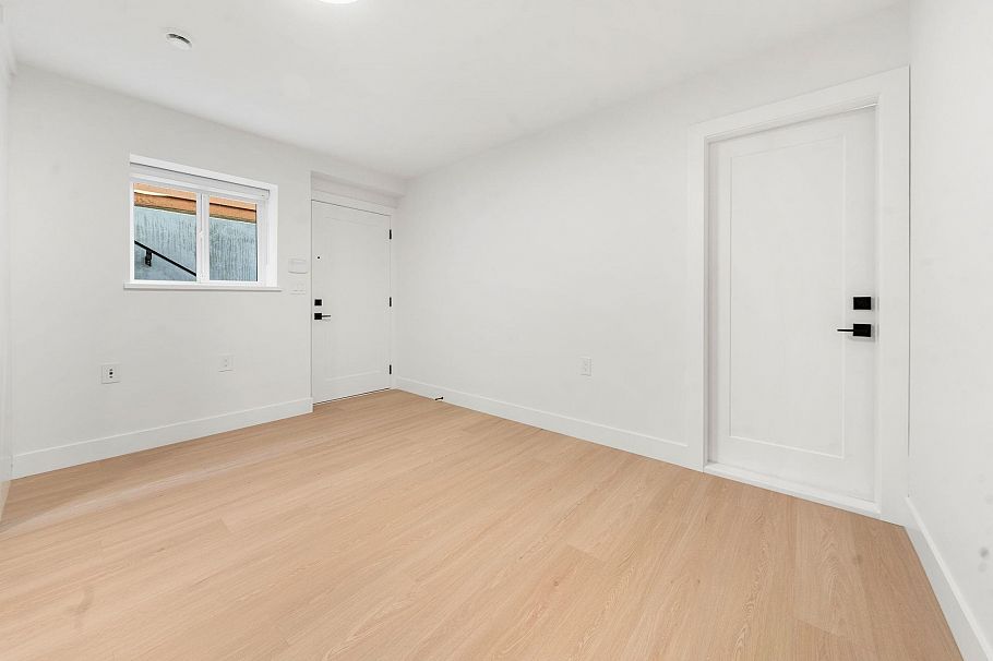 1350 Ross Road North Vancouver, BC - 34