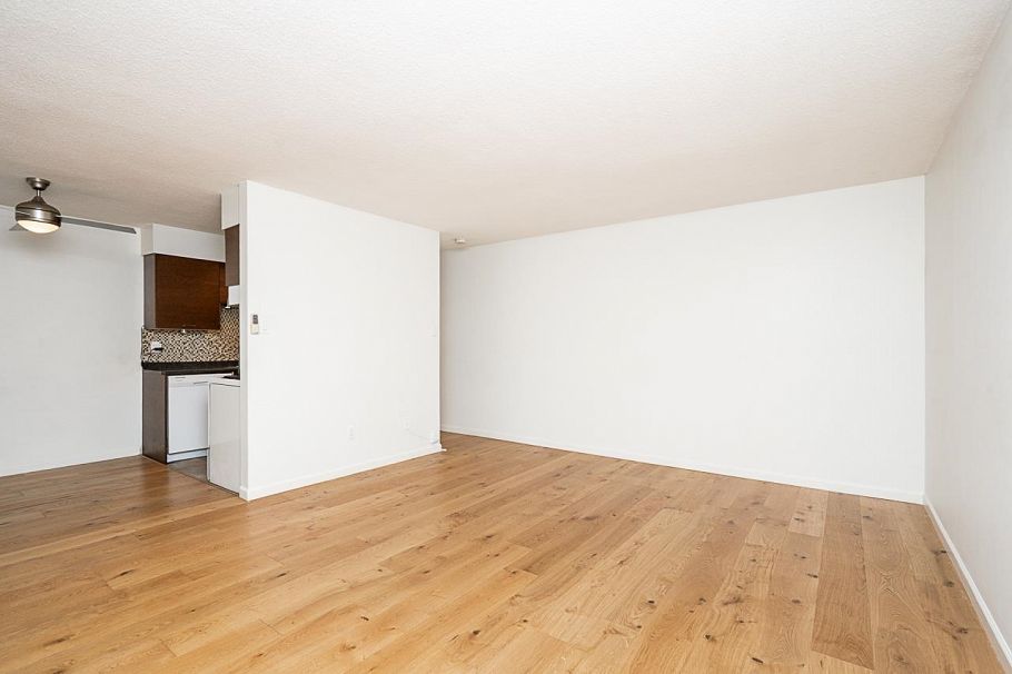 106 235 E 13th Street North Vancouver, BC - 14
