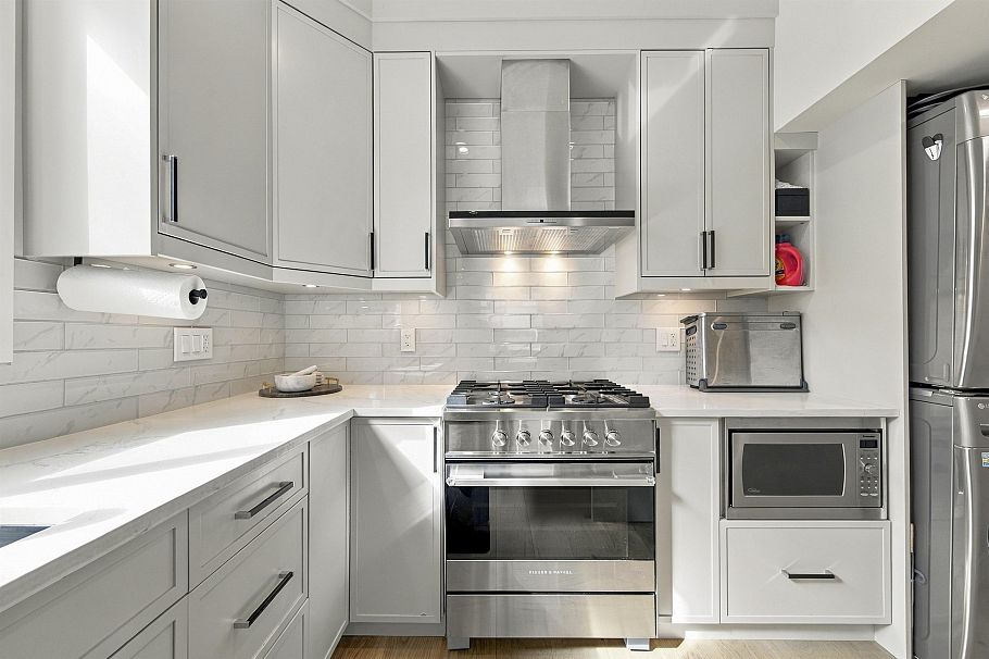 2178 Renfrew Street Vancouver, BC - 12
