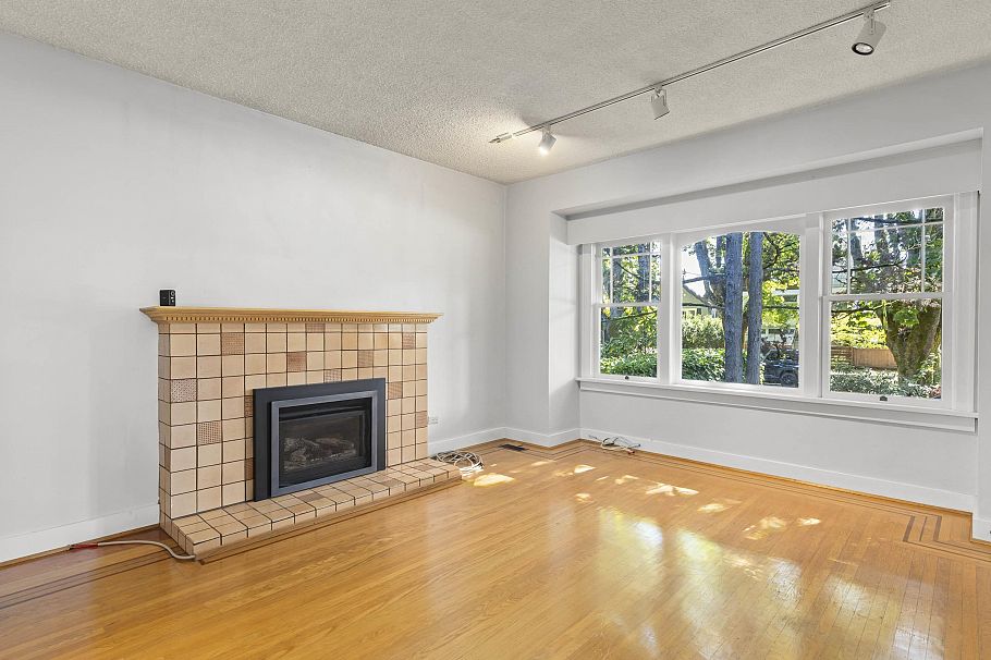 3989 W 19th Avenue Vancouver, BC - 3
