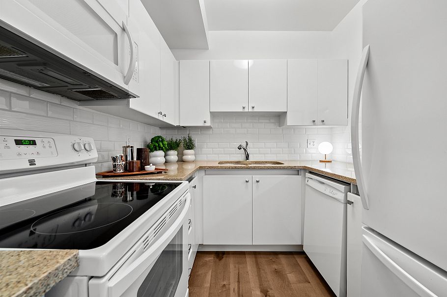 304 1928 Nelson Street Vancouver, BC - 9