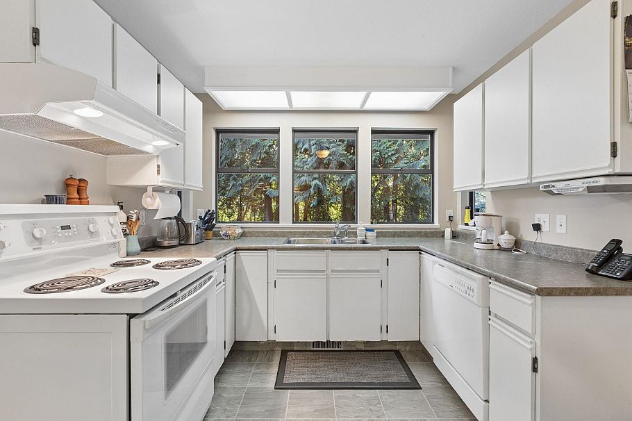 2102 Kirkstone Place North Vancouver, BC - 8