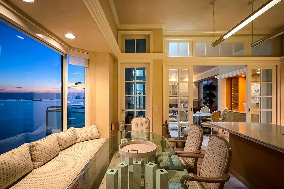 17 1861 Beach Avenue Vancouver, BC - 2
