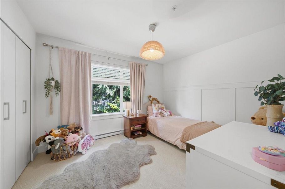 5743 St George Street Vancouver, BC - 21