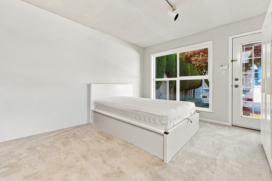 1039 W 29th Avenue Vancouver, BC - 9