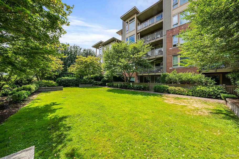 319 119 W 22nd Street North Vancouver, BC - 26