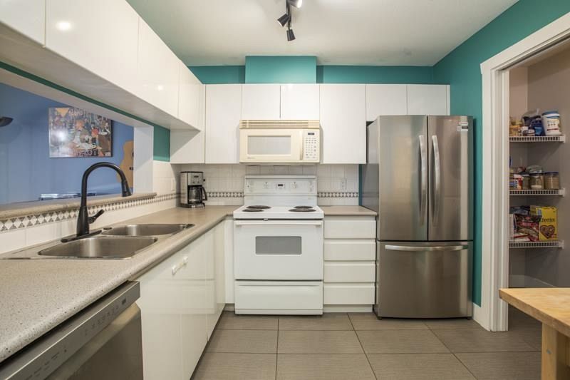 211 8460 Jellicoe Street Vancouver, BC - 11