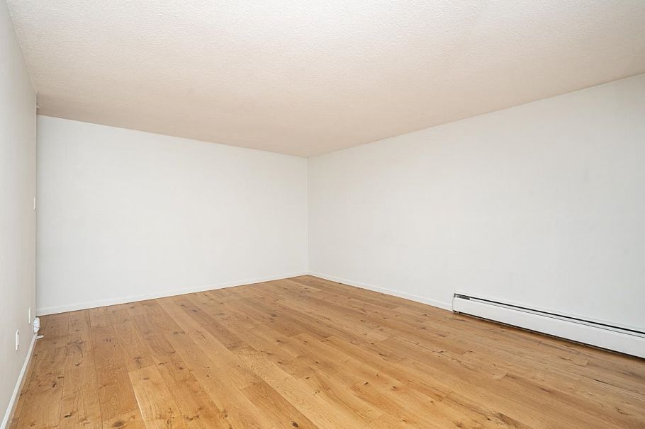 106 235 E 13th Street North Vancouver, BC - 17