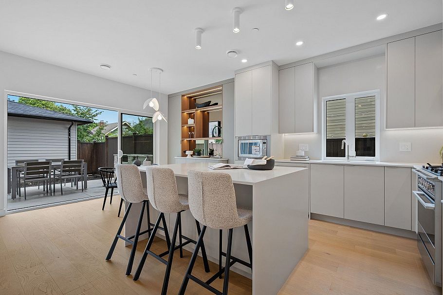 2 2211 William Street Vancouver, BC - 9