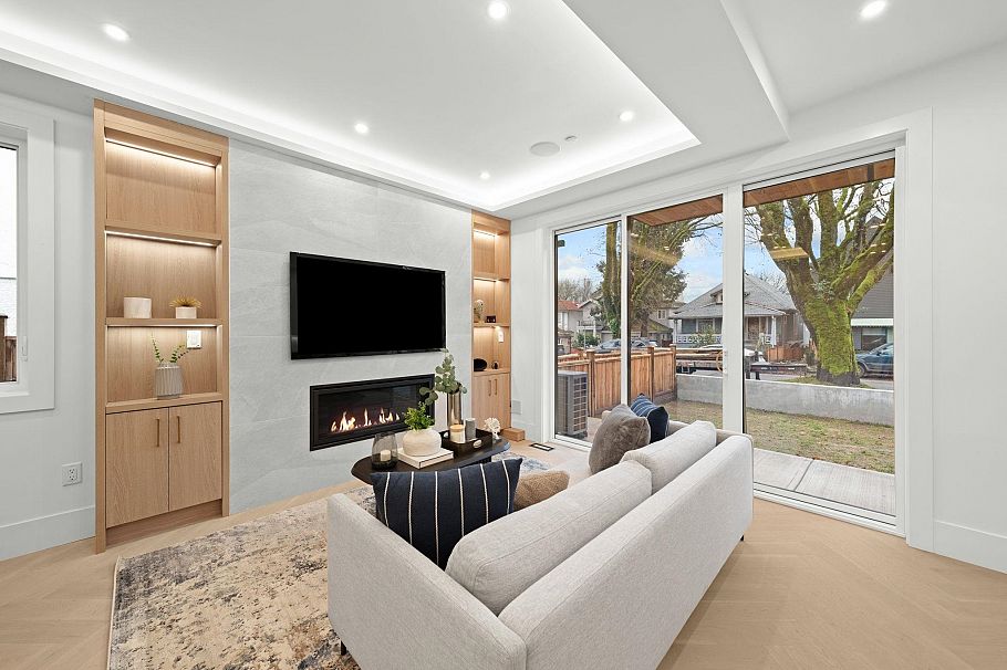 1 1967 E 13th Avenue Vancouver, BC - 13