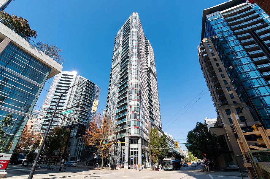 3301 233 Robson Street Vancouver, BC - 1