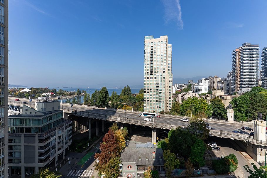 1401 907 Beach Avenue Vancouver, BC - 31