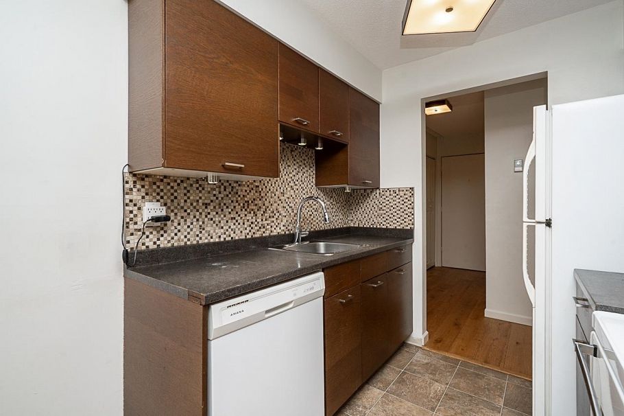 106 235 E 13th Street North Vancouver, BC - 21