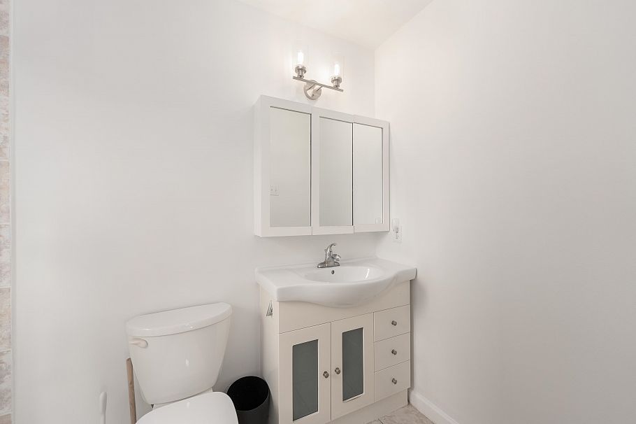 1038 E 51st Avenue Vancouver, BC - 17