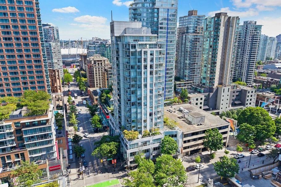 607 480 Robson Street Vancouver, BC - 1