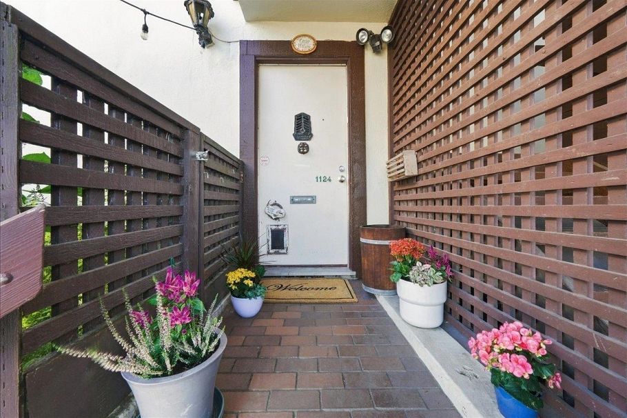 1124 Ironwork Passage Vancouver, BC - 3