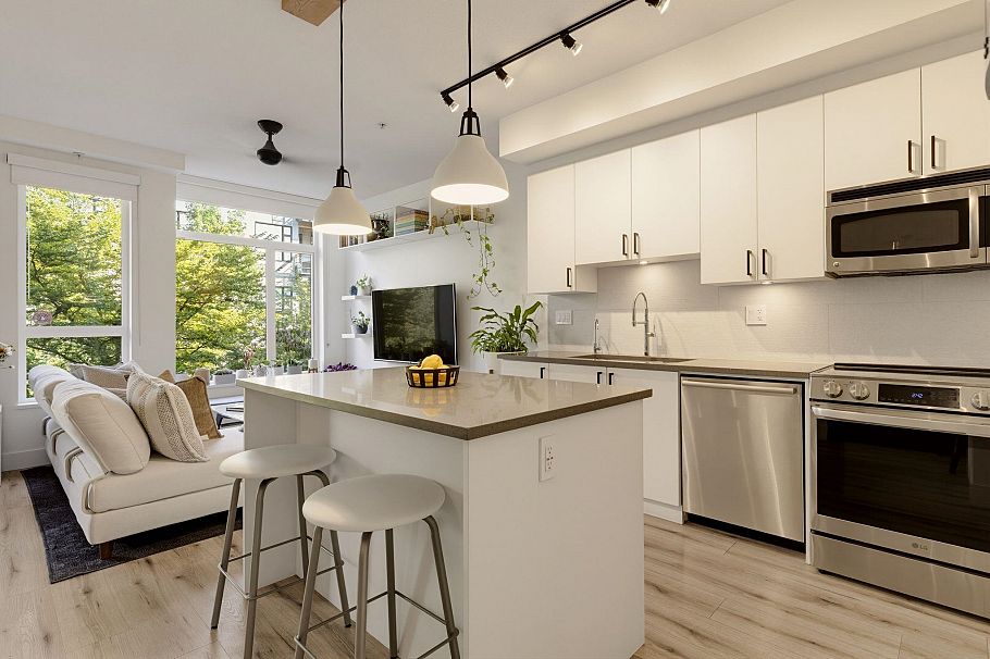 234 735 W 15th Street North Vancouver, BC - 7
