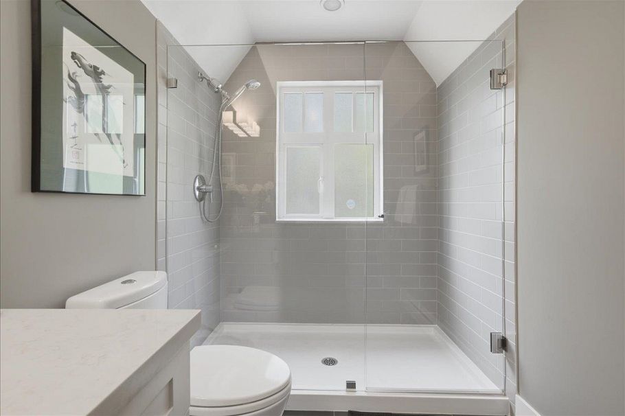 5743 St George Street Vancouver, BC - 25