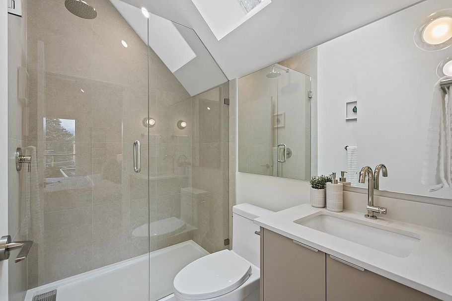 2 2211 William Street Vancouver, BC - 27